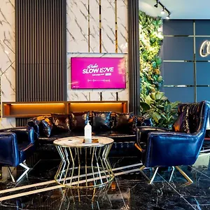 Class Hotel